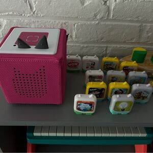 Toniebox and 15 Tonies, Like New/EUC